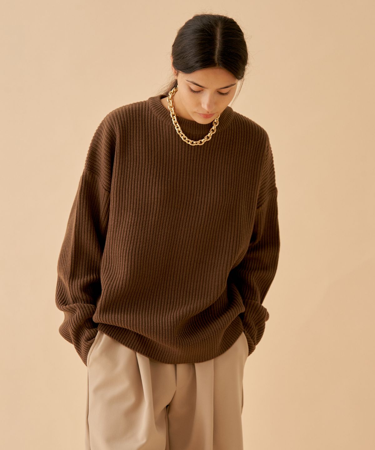페이퍼보이(PAPERBOY) 소프트 크루넥 오버 스웨터-브라운