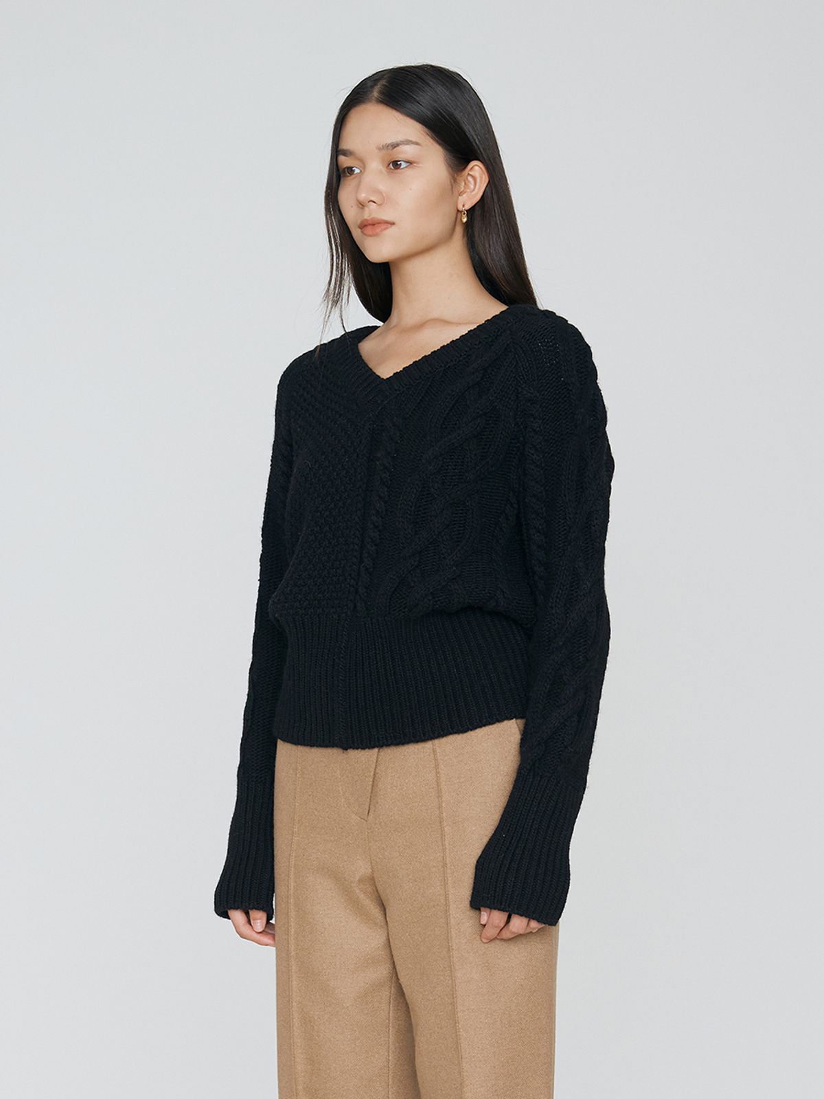 렘플레이스먼트(REMPLACEMENT) HALF & HALF CABLE V-NECK KNIT - BLACK