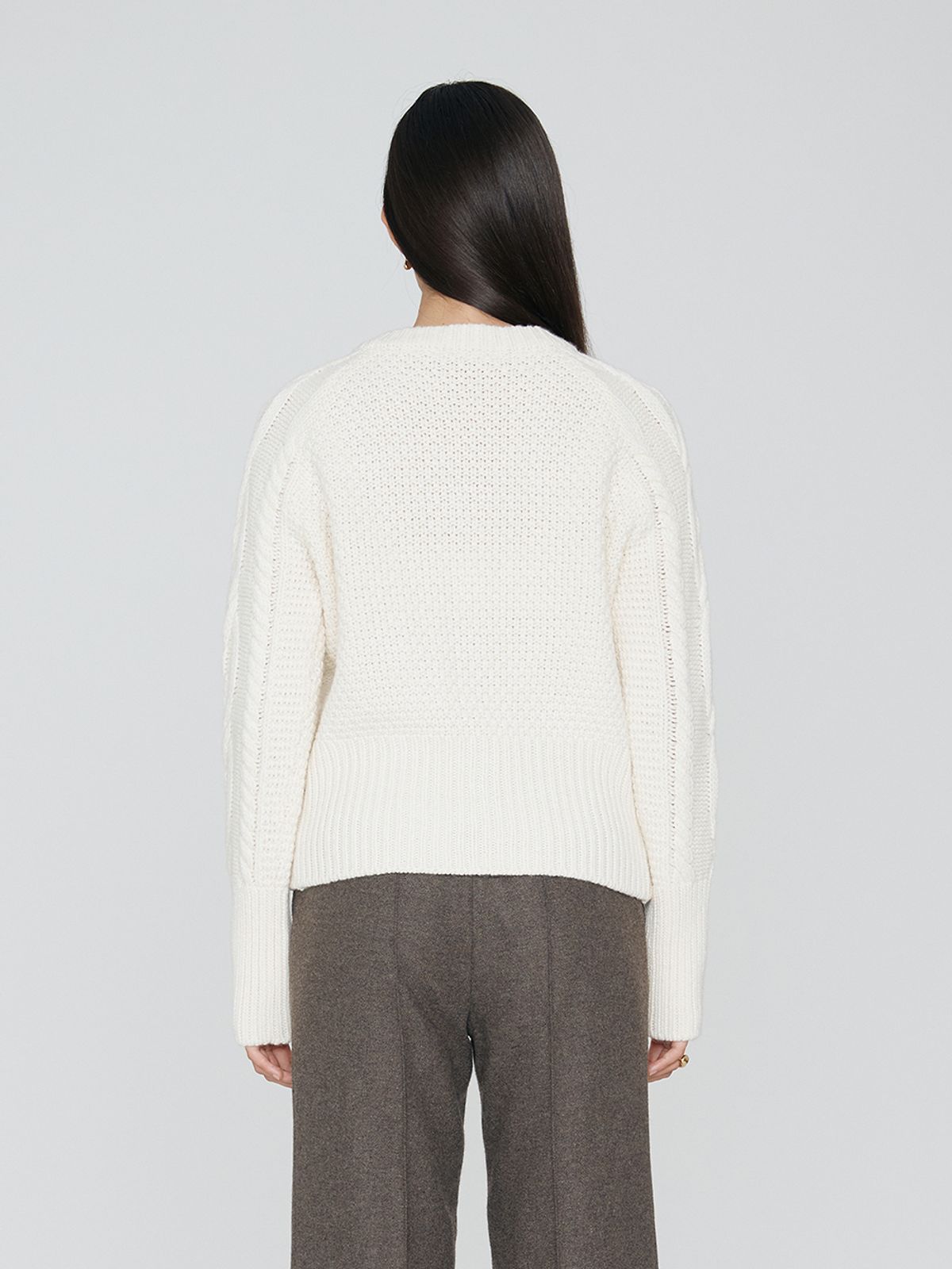 렘플레이스먼트(REMPLACEMENT) HALF & HALF CABLE V-NECK KNIT -IVORY