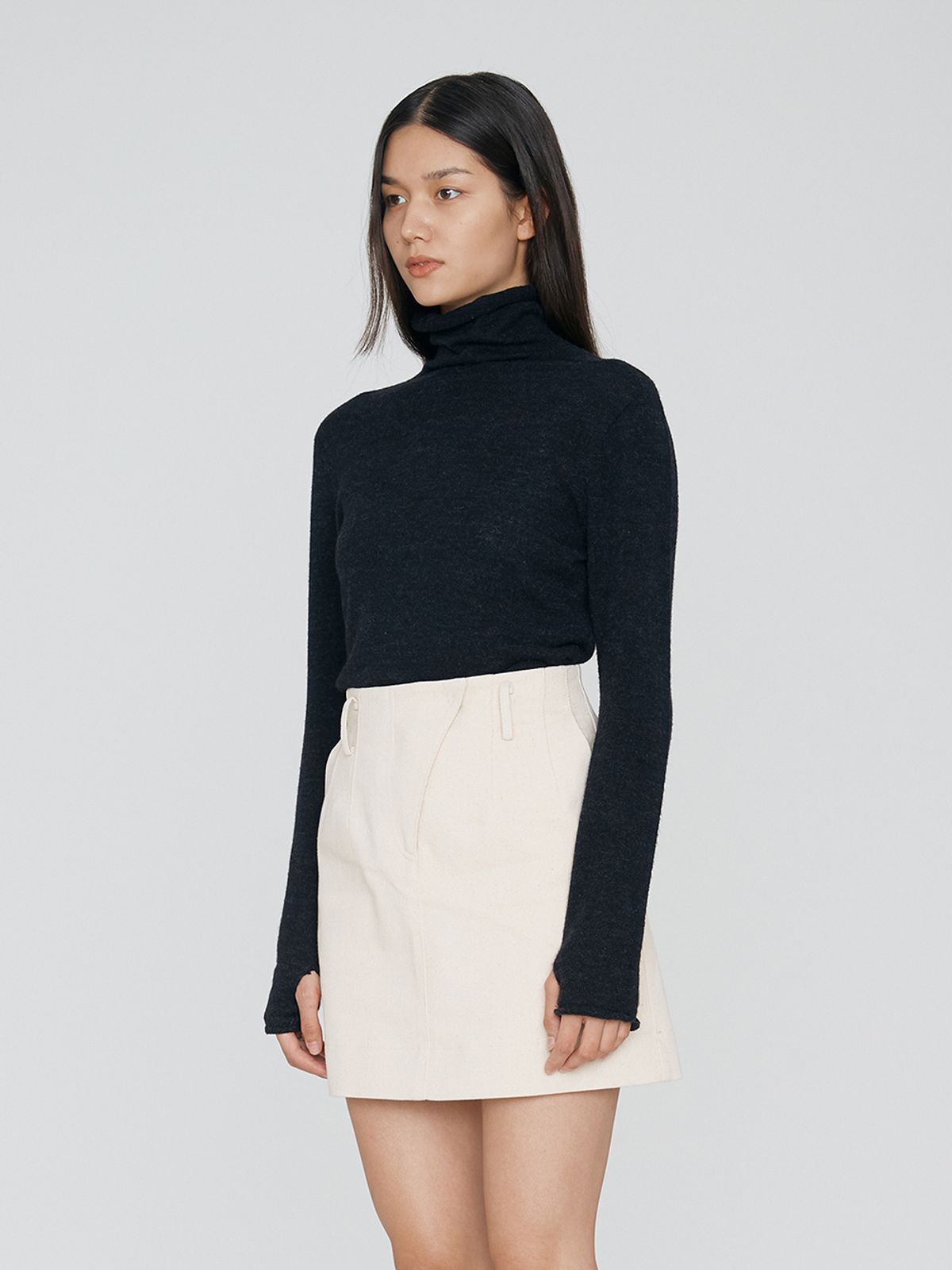 렘플레이스먼트(REMPLACEMENT) FINGER HOLE TURTLE NECK - BLACK