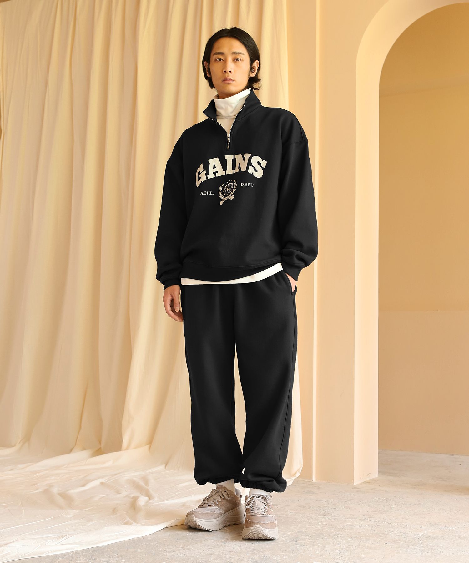 MUSINSA | GAINSBORO Laurel Golden Half Zip-up_Black