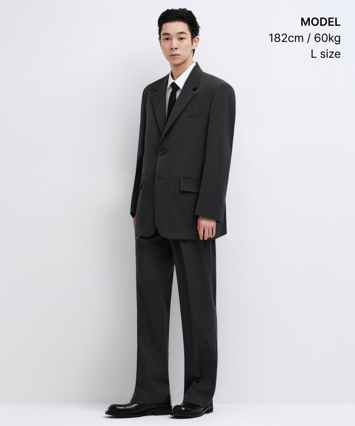 무신사 스탠다드(MUSINSA STANDARD) 대디 숄더 오버사이즈 블레이저 [차콜 그레이]