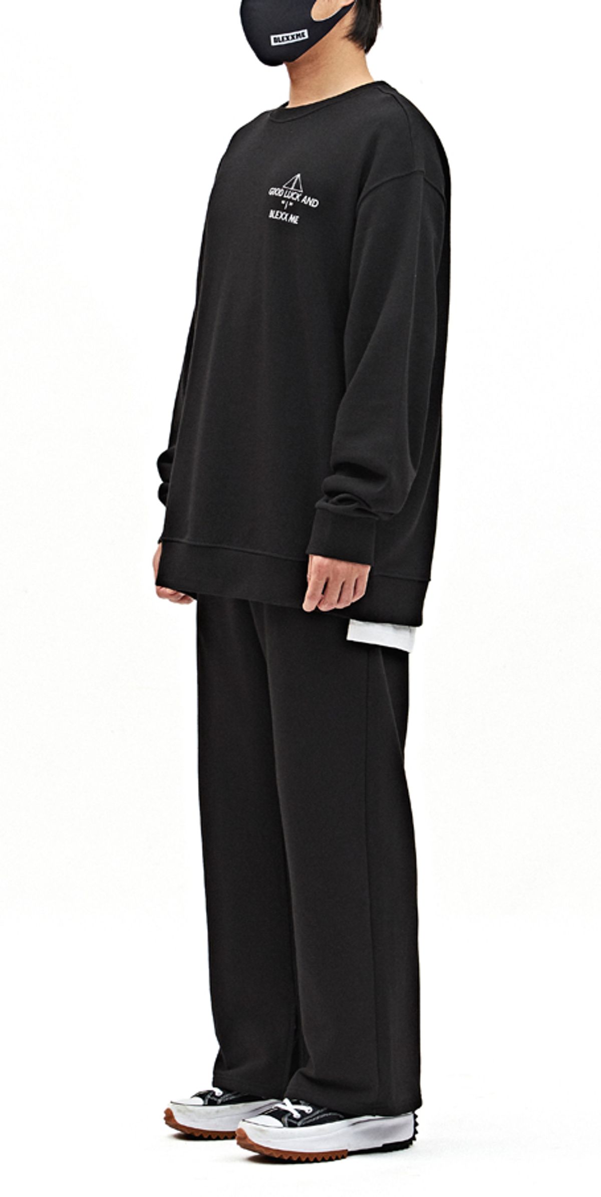블랙스미(BLEXXME) GOOD LUCK AND  I  BLEXX ME OVERSIZE FIT SWEAT SHIRT BLACK