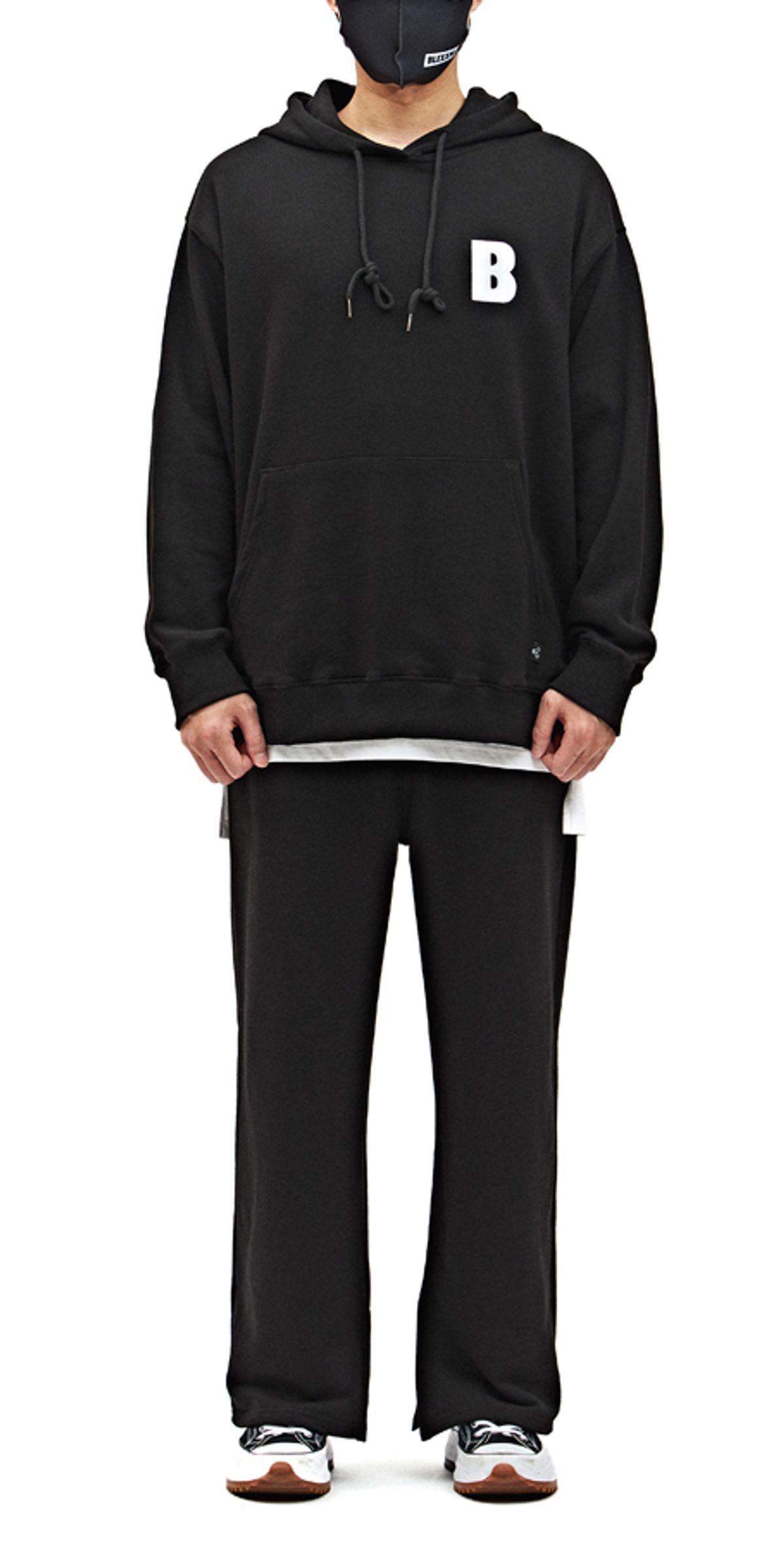 블랙스미(BLEXXME) B LOGO PATCH OVERSIZE FIT HOOD T-SHIRT BLACK