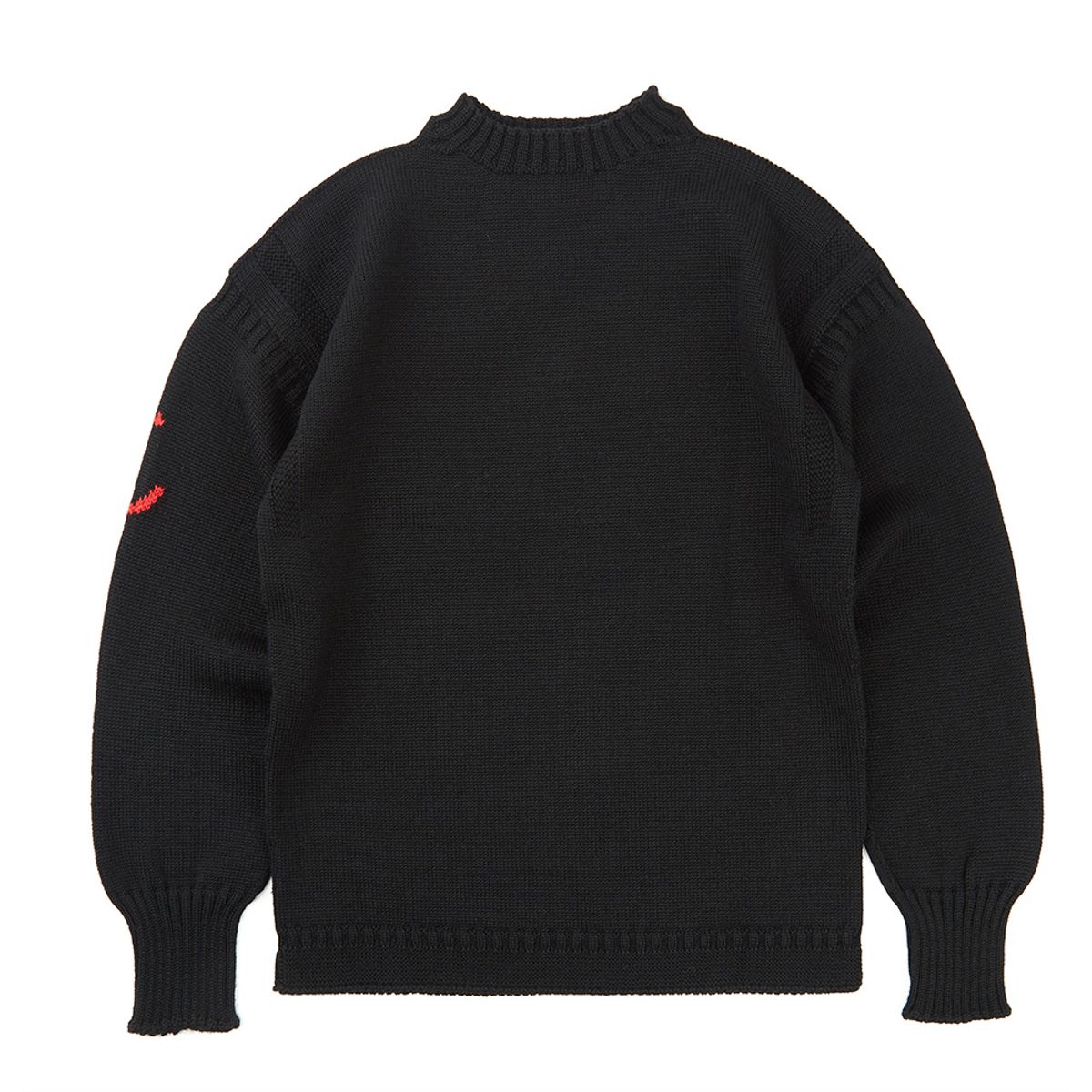 건지 울른스(Guernsey Woollens) 피셔맨 홀가먼트 스웨터 - 블랙