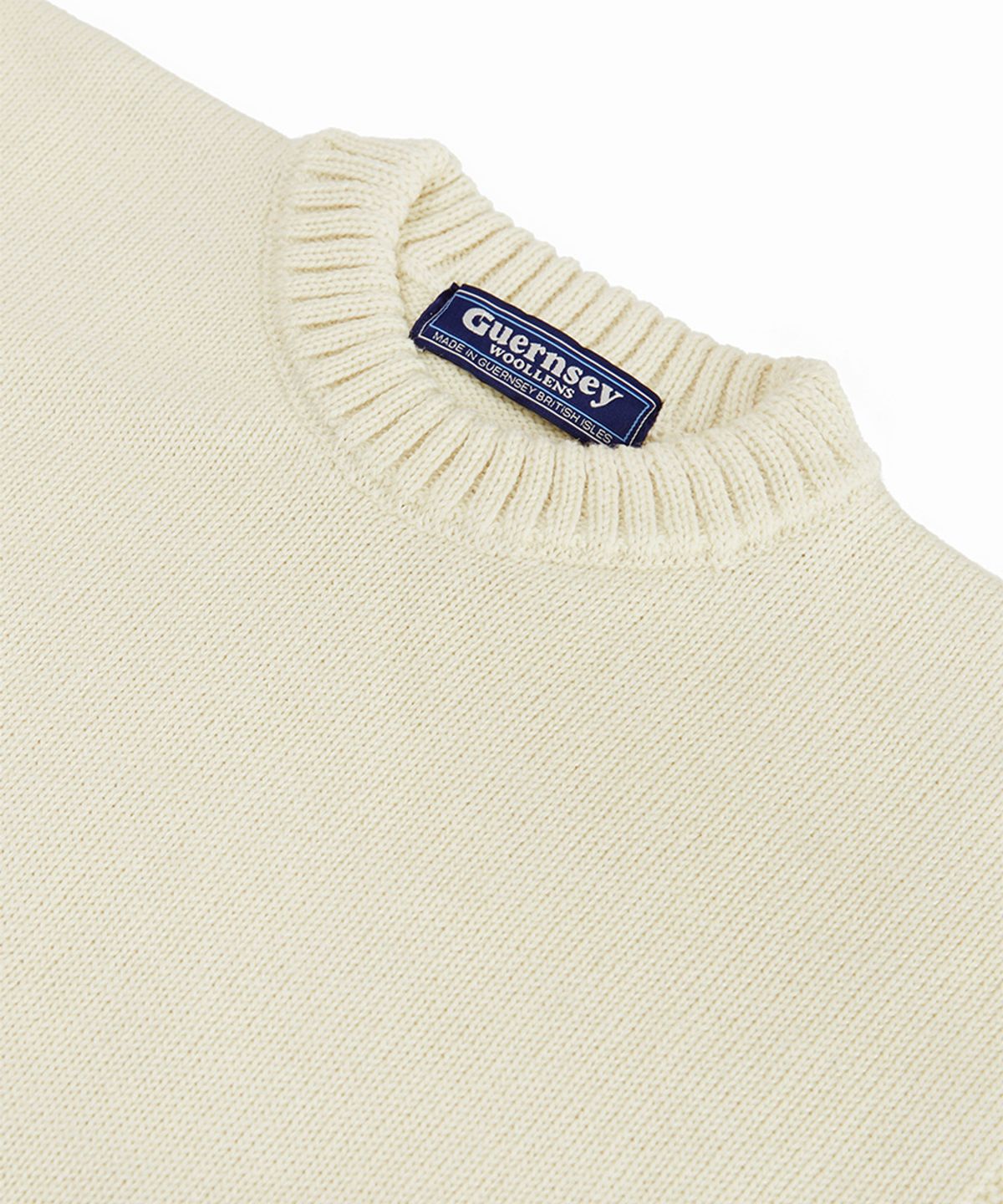 건지 울른스(Guernsey Woollens) 크루넥 홀가먼트 스웨터 - 아란
