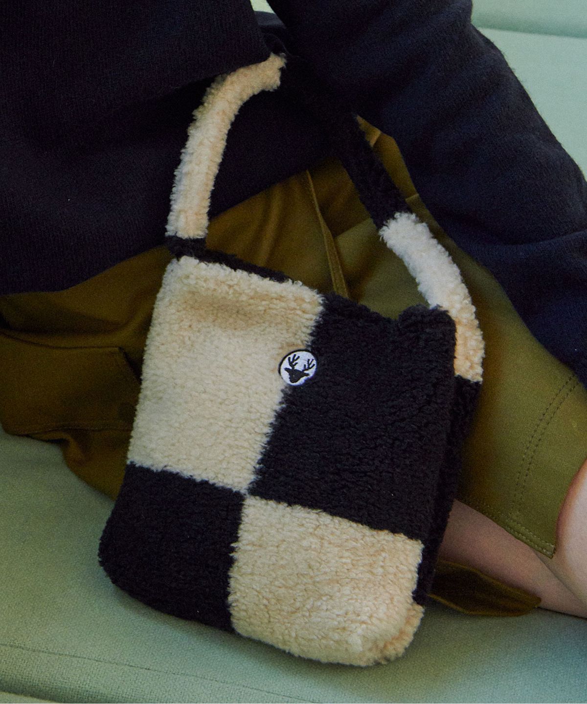디어마이디어(DEARMYDEER) Checkerboard fur bag_black