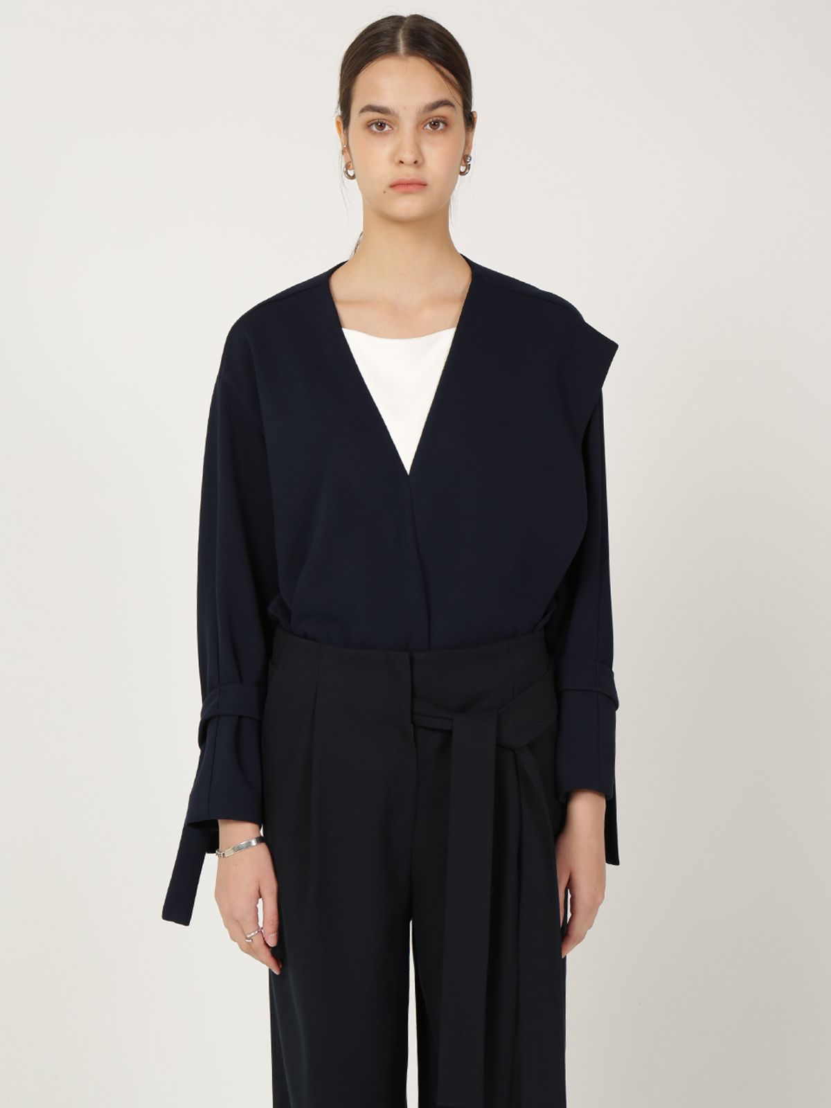 르이엘(LE YIEL) Tuck Detail Wide Pants_Navy 턱 디테일 와이드 팬츠_네이비