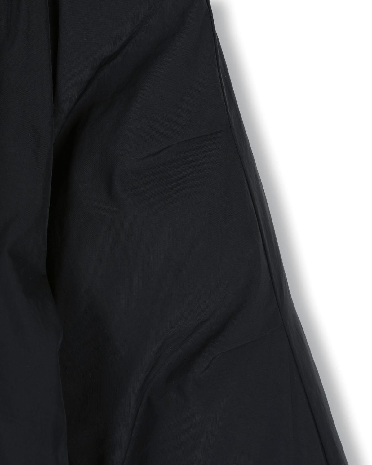 비슬로우(BESLOW) OVERSIZED M65 HOOD SHORT DOWN PARKA BLACK