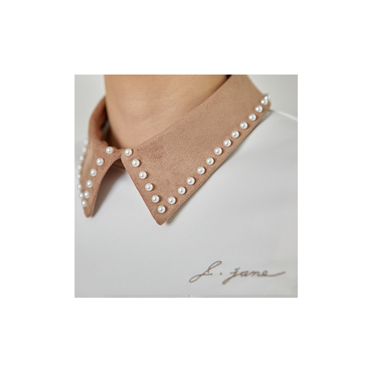 제이제인(J.JANE) 스웨이드 펄 카라 티셔츠 (Beige)