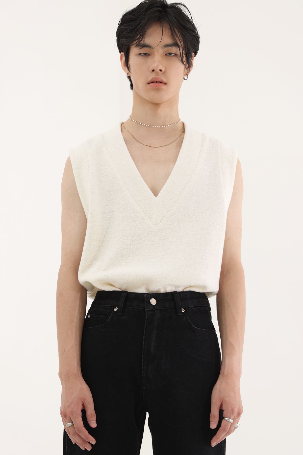 디메이든(DEMADEN) UNISEX MAN 펜시 브이넥 트위드 울 베스트 아이보리