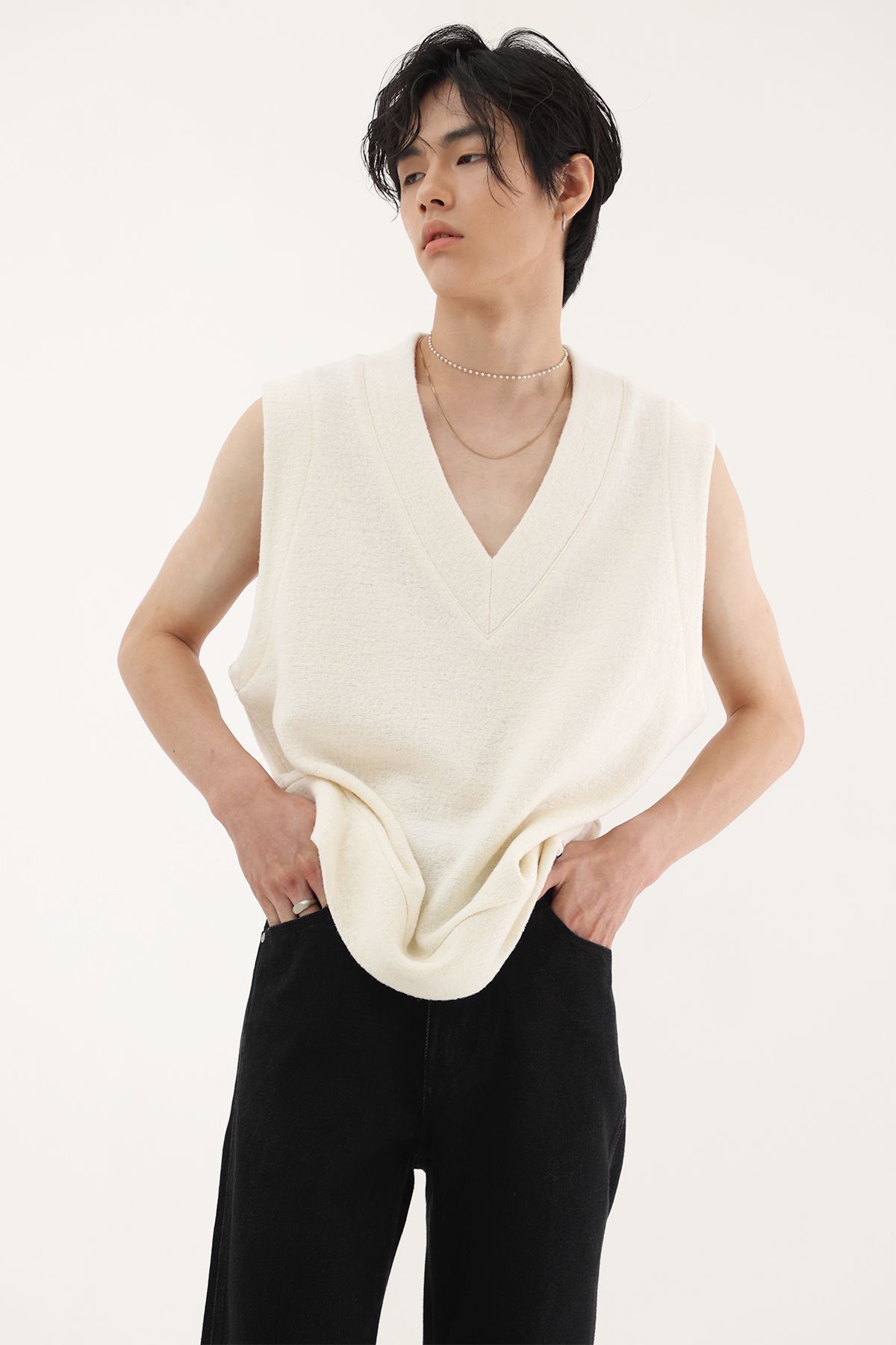 디메이든(DEMADEN) UNISEX MAN 펜시 브이넥 트위드 울 베스트 아이보리