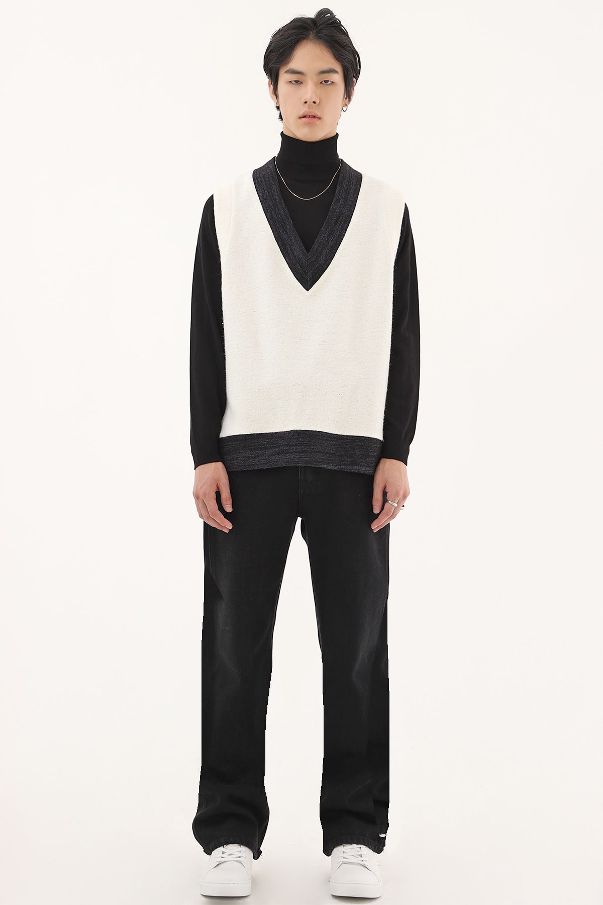 디메이든(DEMADEN) UNISEX MAN 펜시 브이넥 트위드 울 베스트 아이보리/네이비