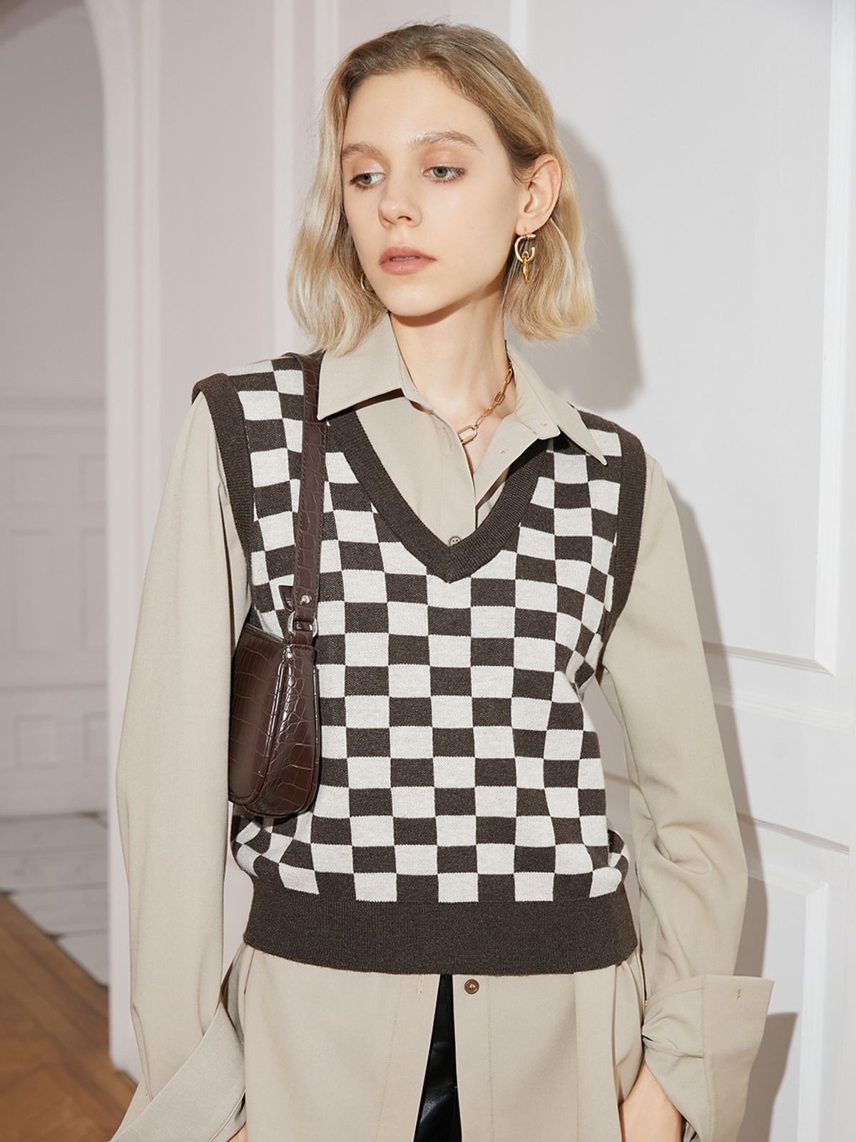 와이와이아이엠(YYIAM) Checkerboard v-neck knit vest_WHITE