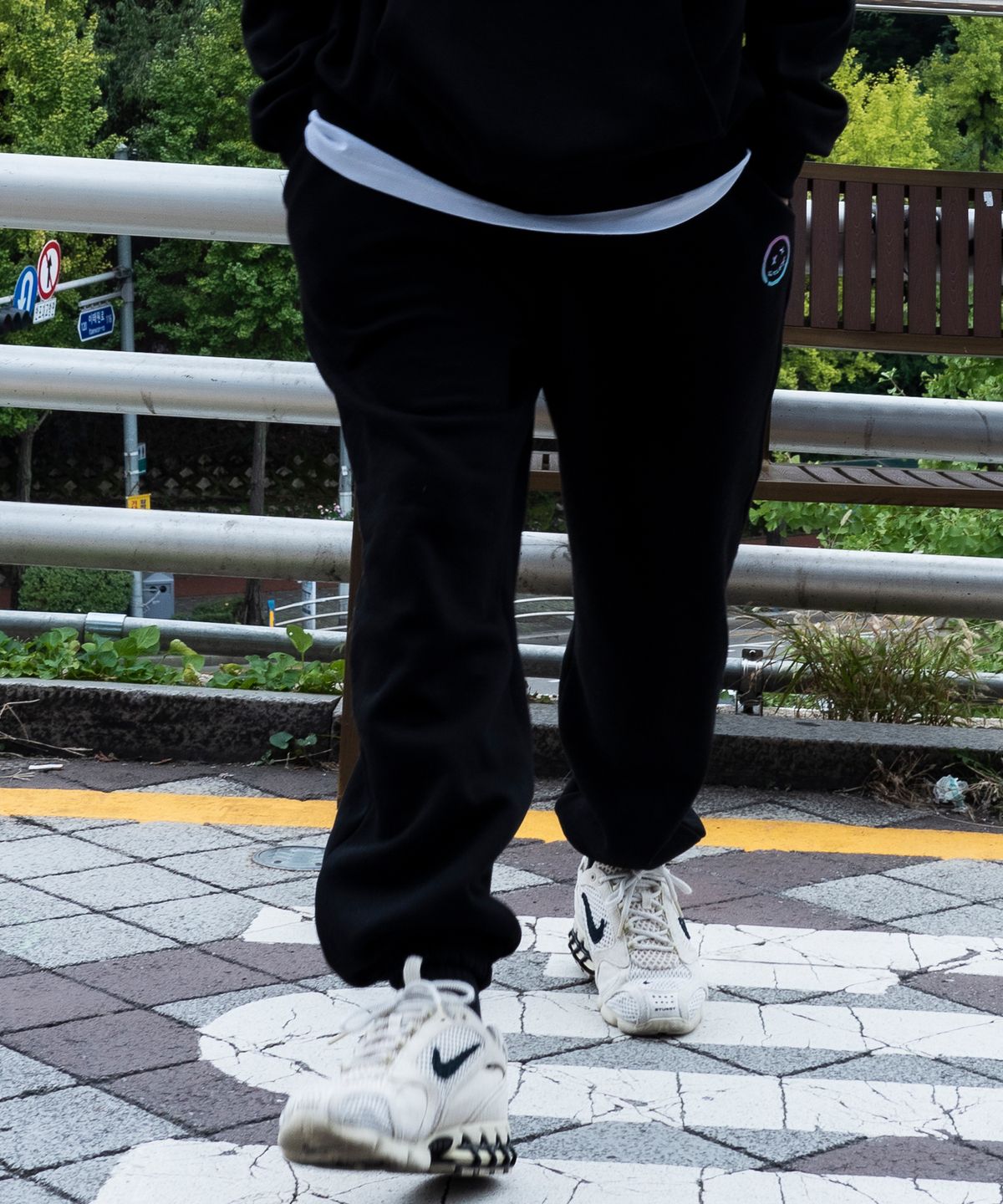 스터프(STUFF) 레트로 루즈핏 조거 트레이닝 팬츠 블랙