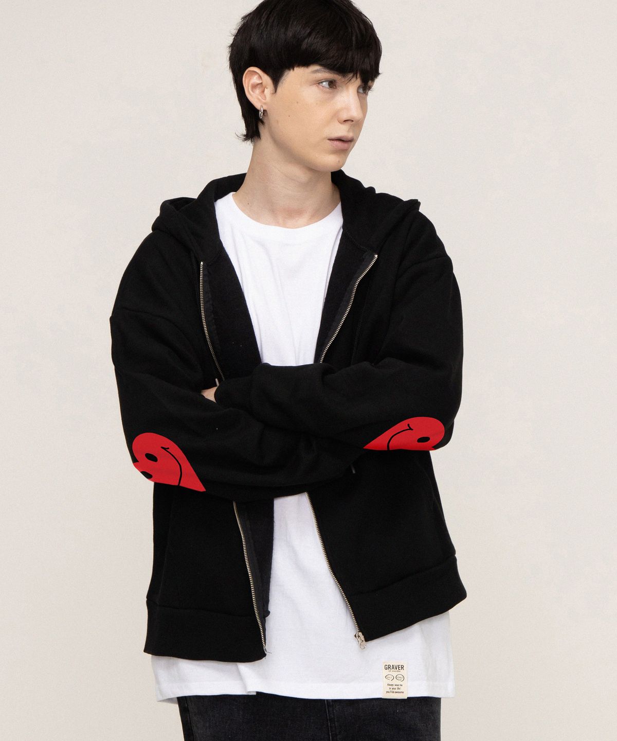 그레이버(GRAVER) [UNISEX]엘보우 하트스마일 후드집업_블랙