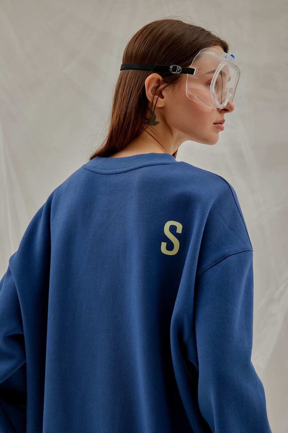 쎄이연(SAYYEON) Cuddle and Work 루즈핏 스웻 셔츠 네이비
