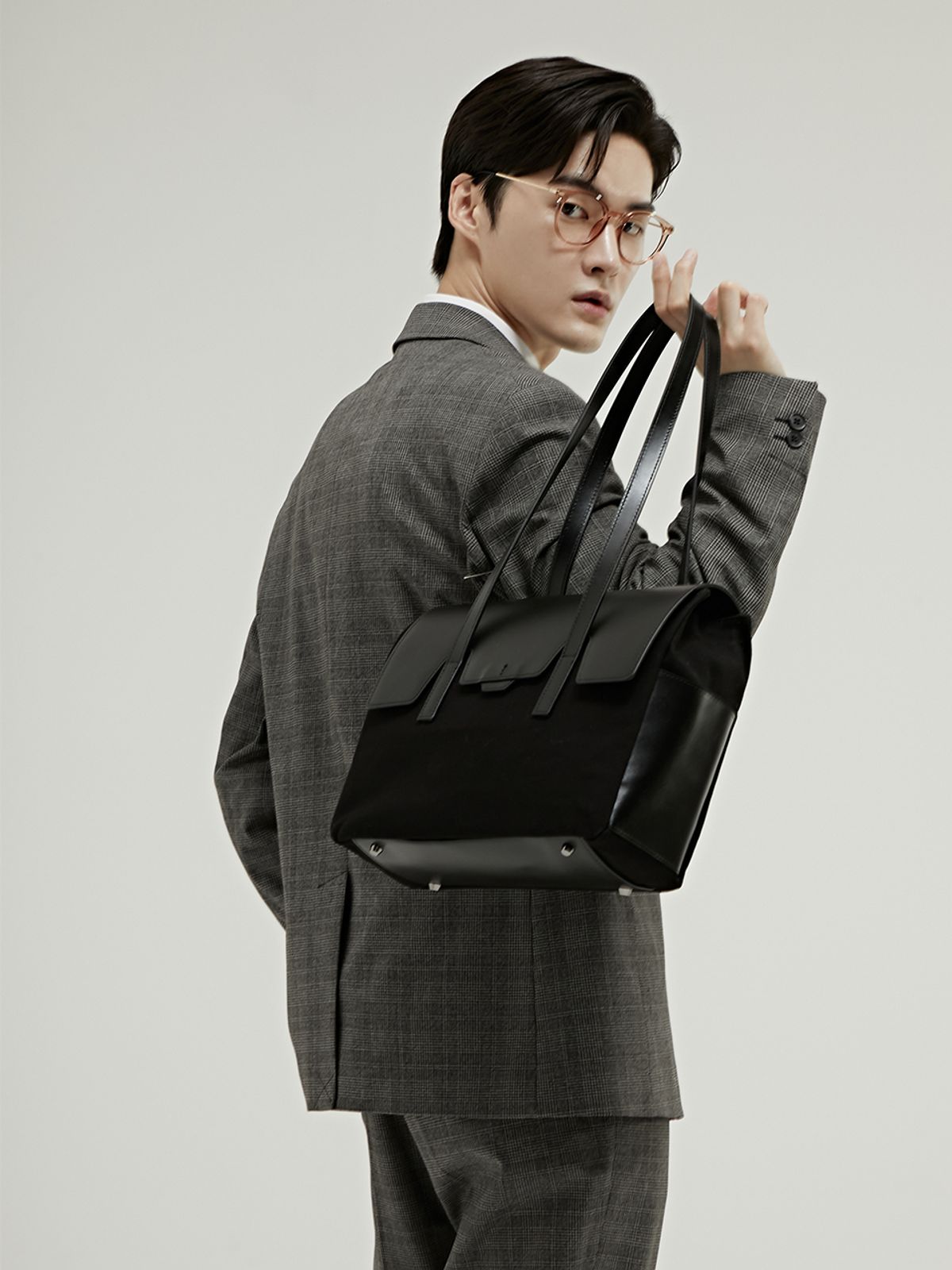 베드포드일레븐스(BEDFORD11TH) 폴리건 미디엄플랩  숄더백 뉴[블랙]