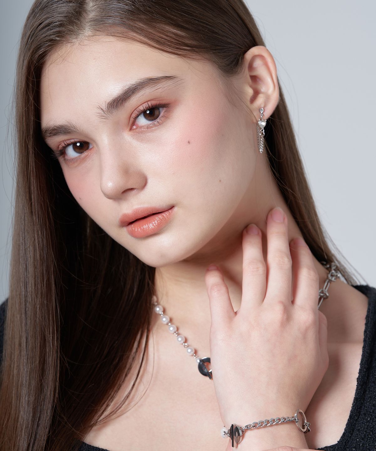 하와(HAWHA) WHITE HEART PEARL EARRING