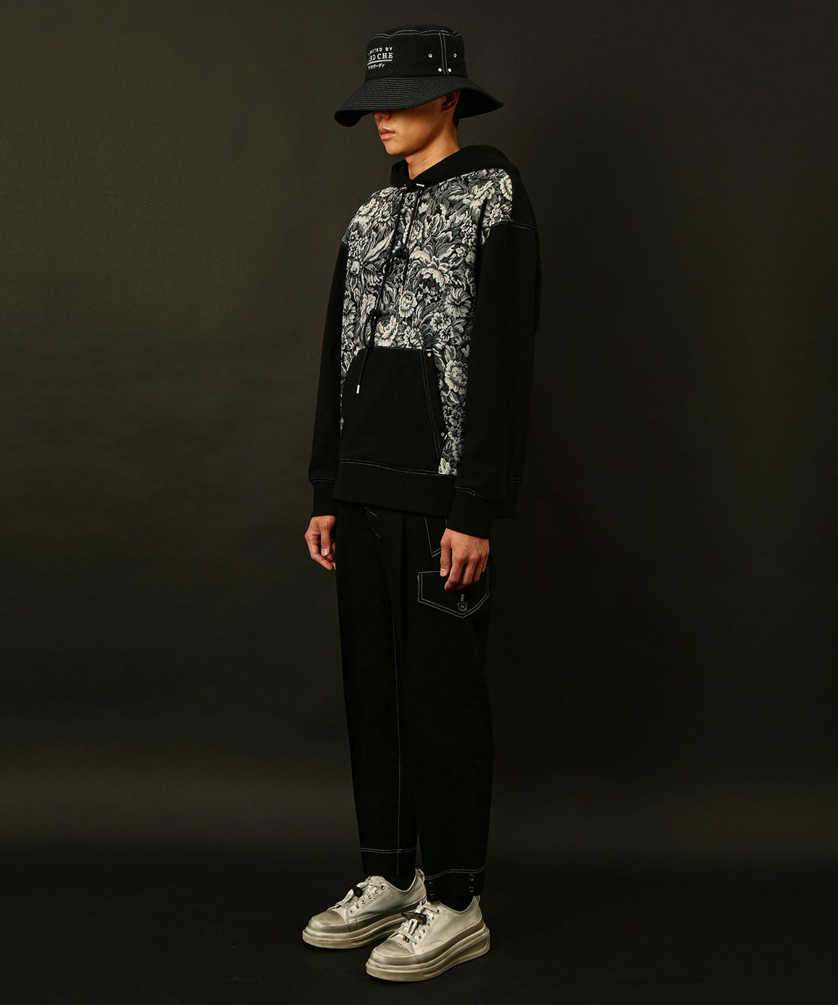 버드 체(BIRD CHE) BLACK COTTON MATCH FLOWER JACQUARD HOODIE