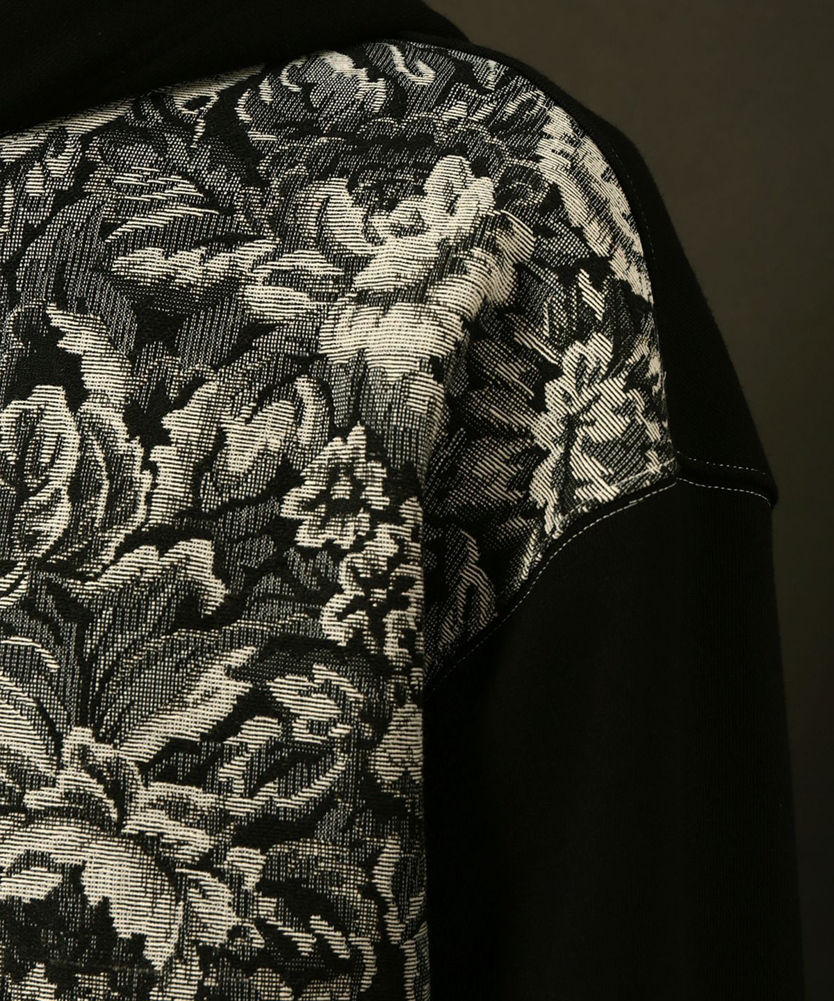 버드 체(BIRD CHE) BLACK COTTON MATCH FLOWER JACQUARD HOODIE