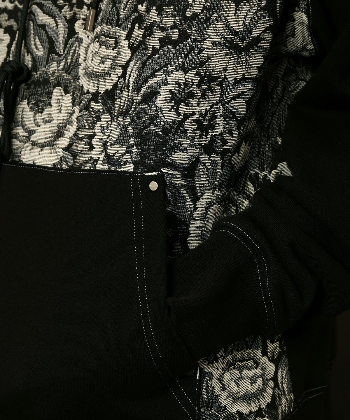 버드 체(BIRD CHE) BLACK COTTON MATCH FLOWER JACQUARD HOODIE