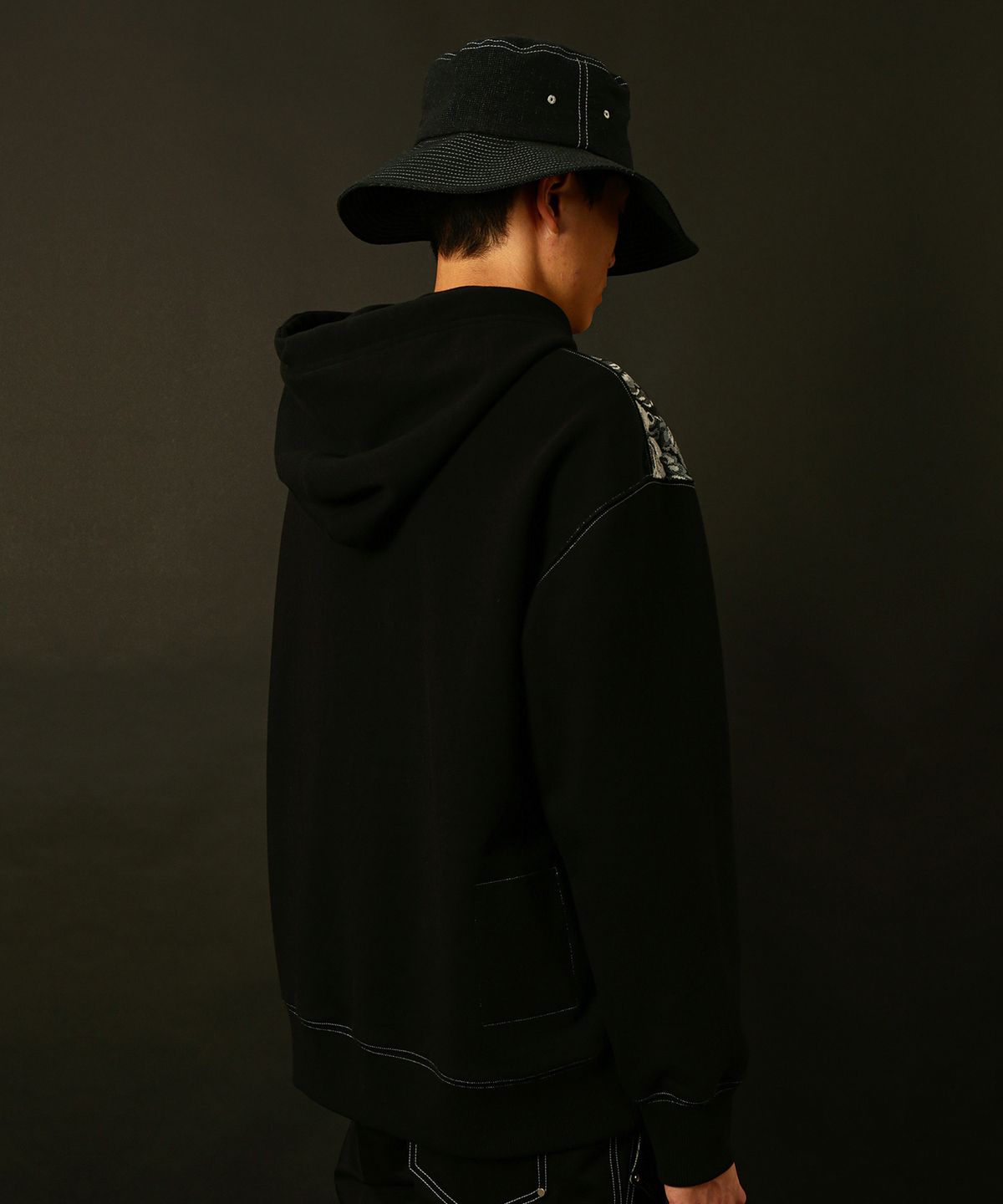 버드 체(BIRD CHE) BLACK COTTON MATCH FLOWER JACQUARD HOODIE
