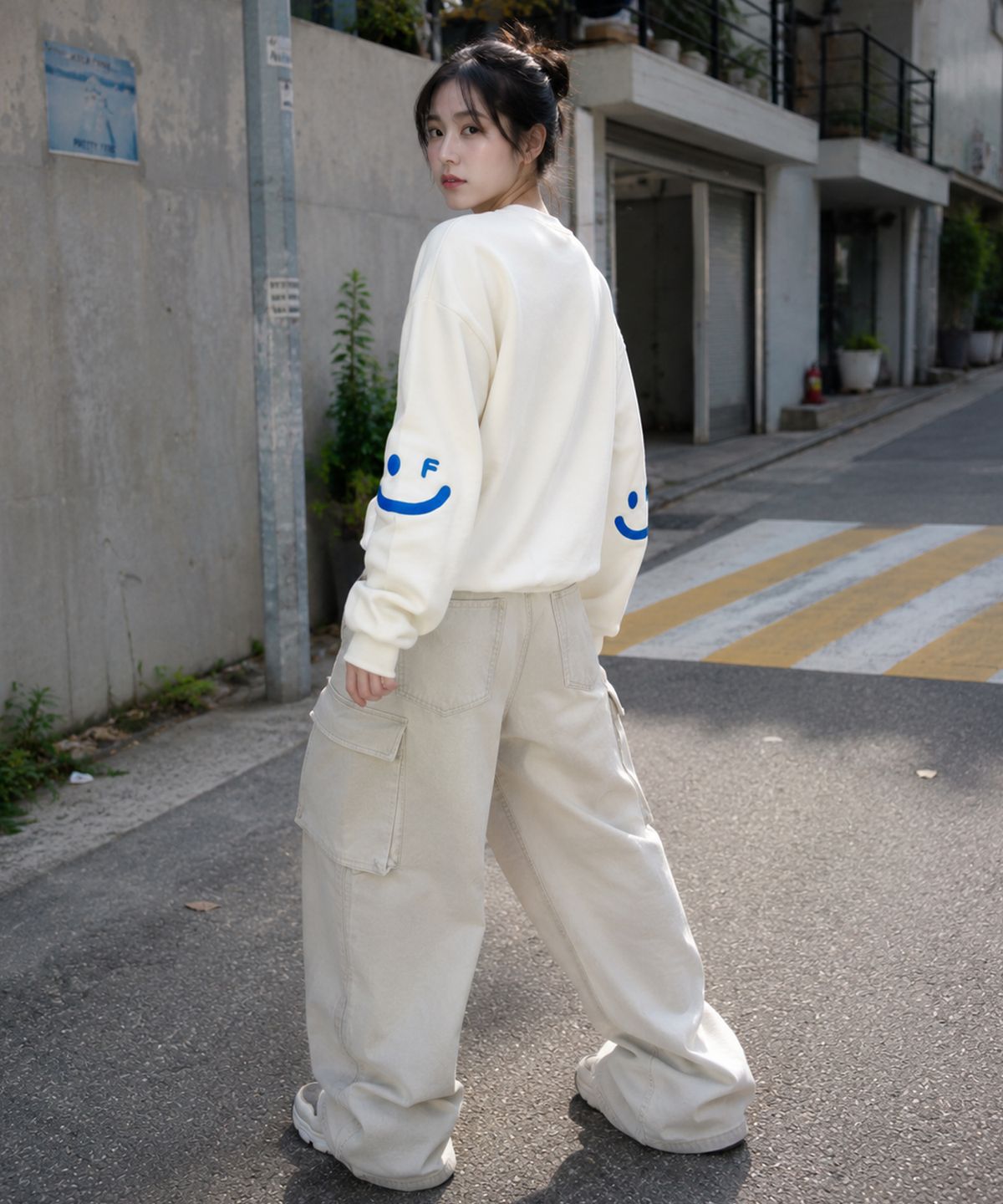 그레이버(GRAVER) [UNISEX]엘보우 스마일드로잉 맨투맨_크림