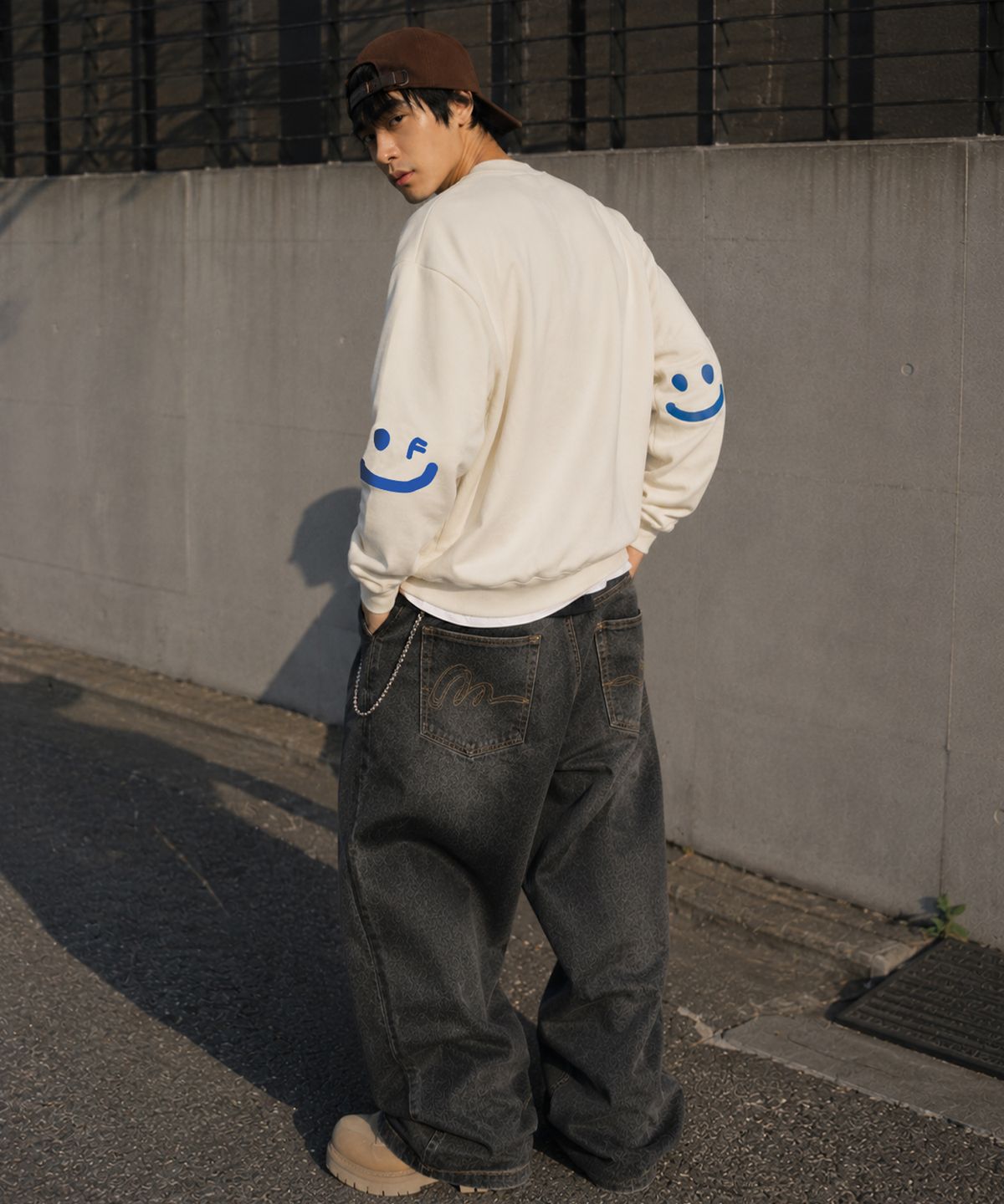 그레이버(GRAVER) [UNISEX]엘보우 스마일드로잉 맨투맨_크림