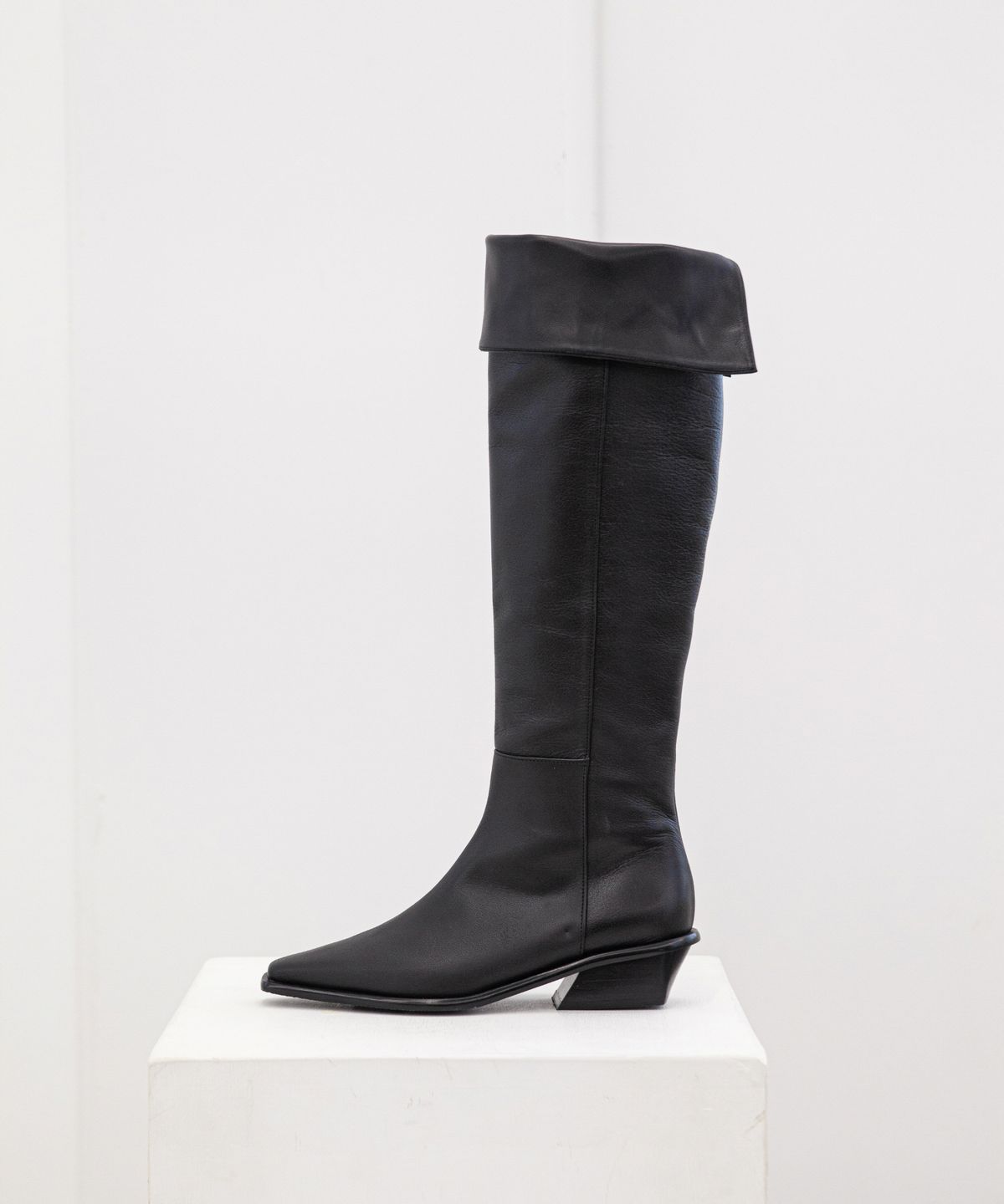트윗비피(TWVP) Collar Knee-High Boots 칼라 니하이 부츠 21F23BK