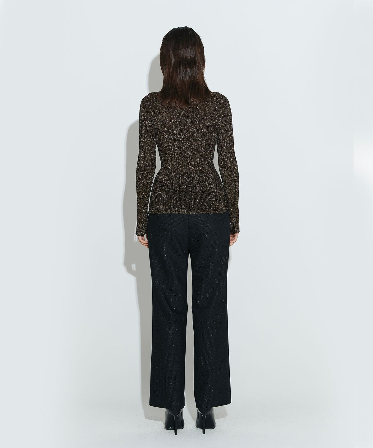 채뉴욕(CHAENEWYORK) V Unbalanced Knit Top [Gold]