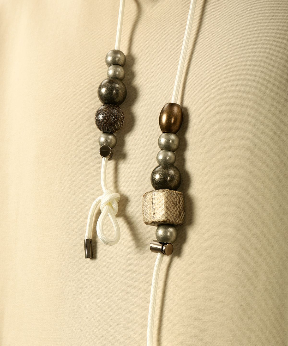 버드 체(BIRD CHE) IVORY COTTON MATCH BEADS HOODIE