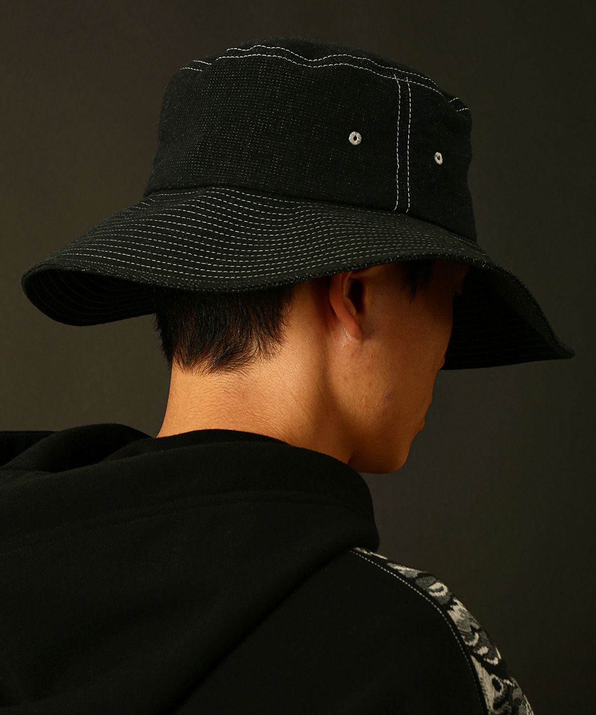 버드 체(BIRD CHE) BLACK COTTON EMBROIDERED BUCKET HAT