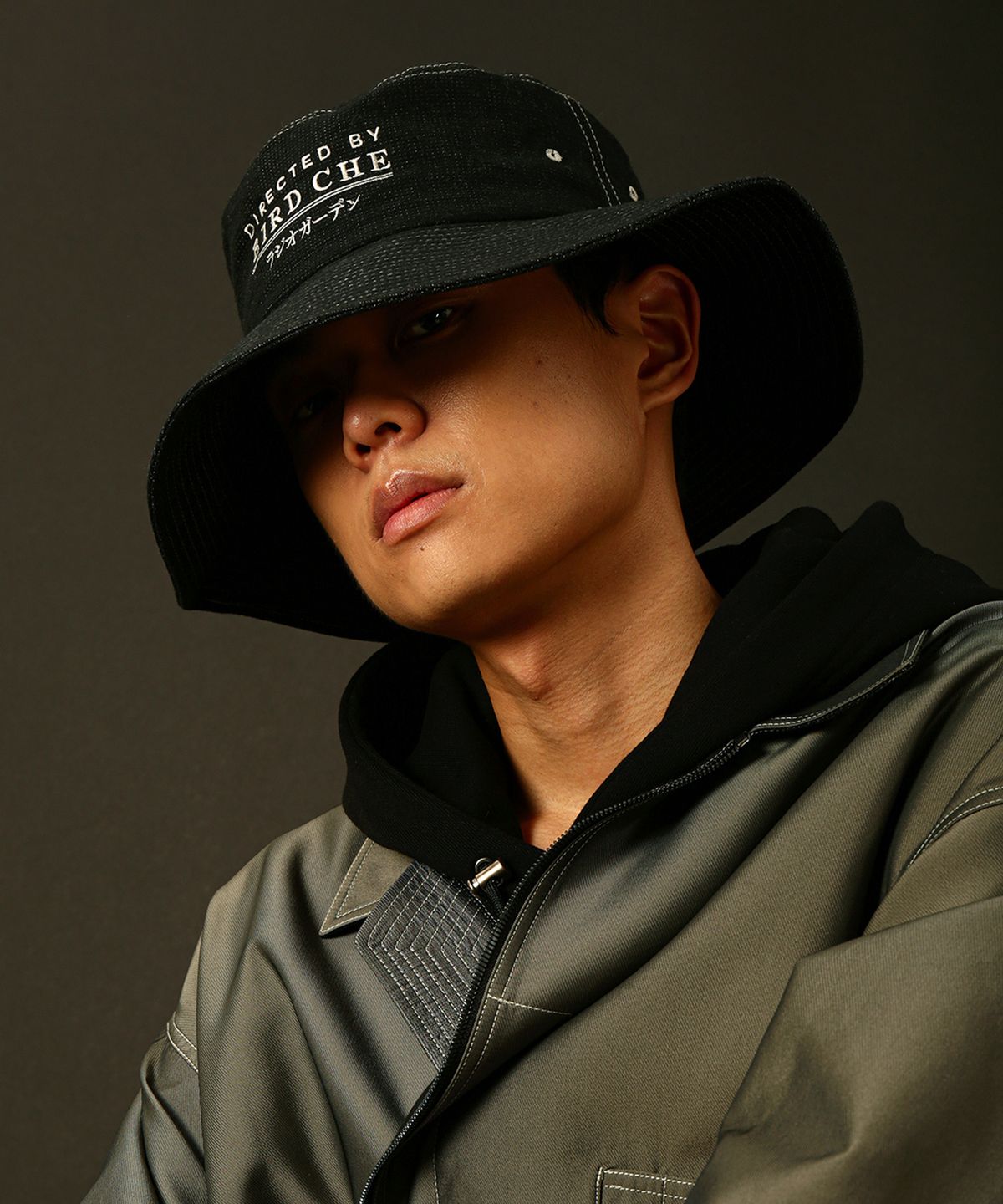 버드 체(BIRD CHE) BLACK COTTON EMBROIDERED BUCKET HAT