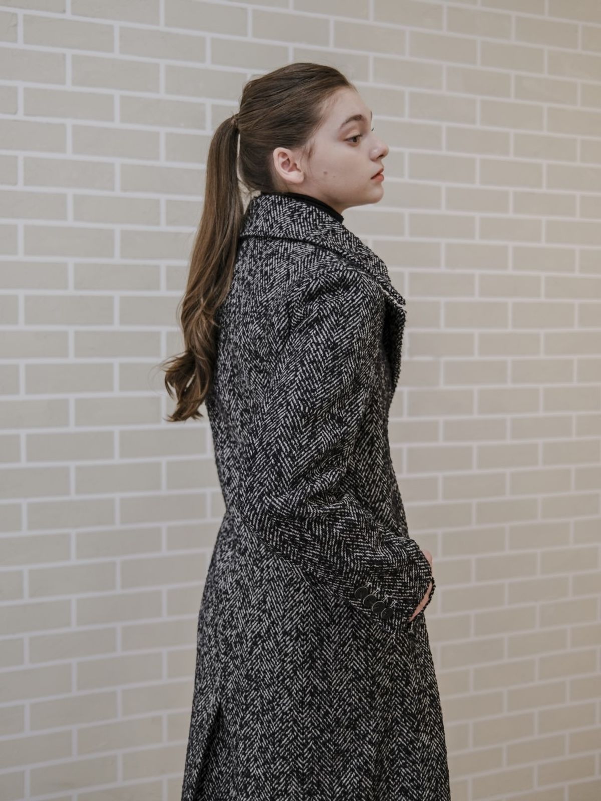 룬케이브(LUNECAVE) 울 헤링본 싱글 브레스트 루즈핏 롱 코트_WOOL HERRING SLIM WAIST SINGLE BREAST LOOSE-FIT LONG COAT