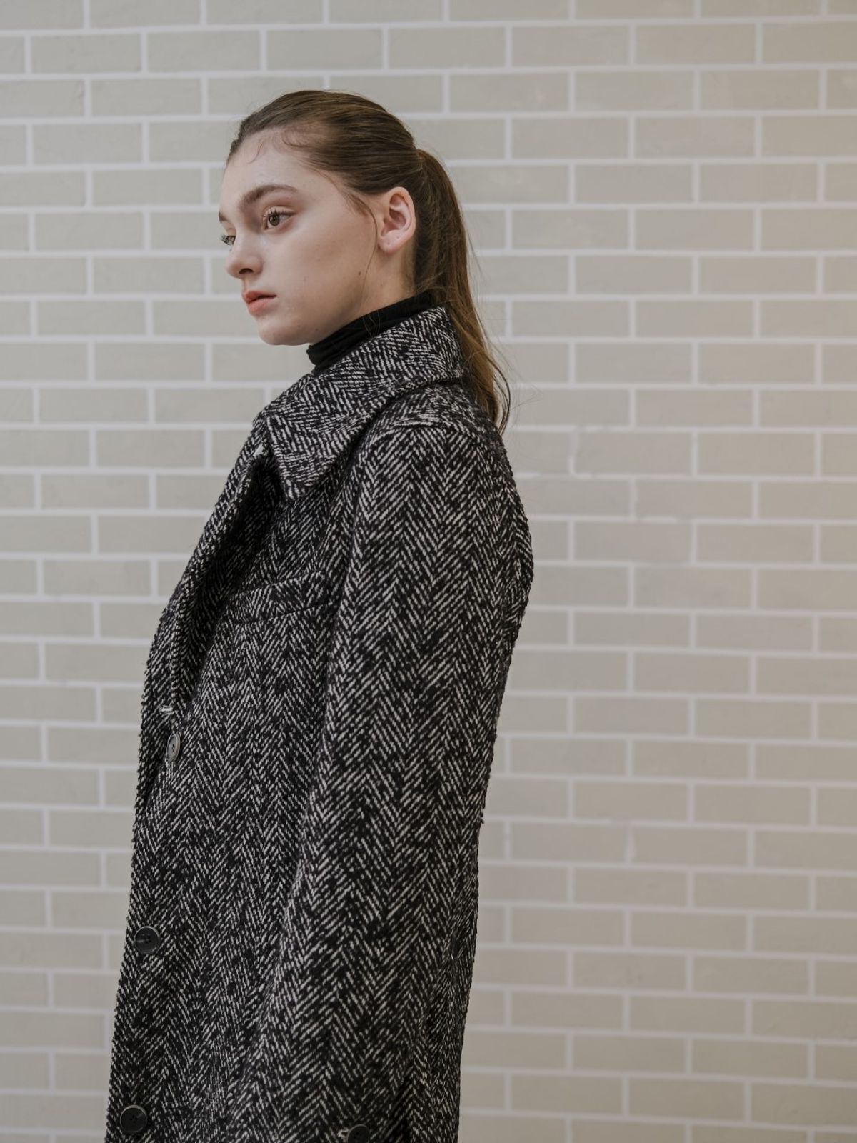 룬케이브(LUNECAVE) 울 헤링본 싱글 브레스트 루즈핏 롱 코트_WOOL HERRING SLIM WAIST SINGLE BREAST LOOSE-FIT LONG COAT