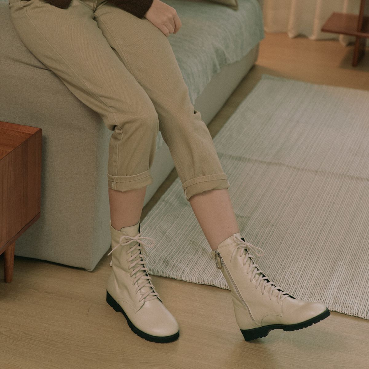 케리제이드(KERRIJADE) Flat Walker Boots_Ivory