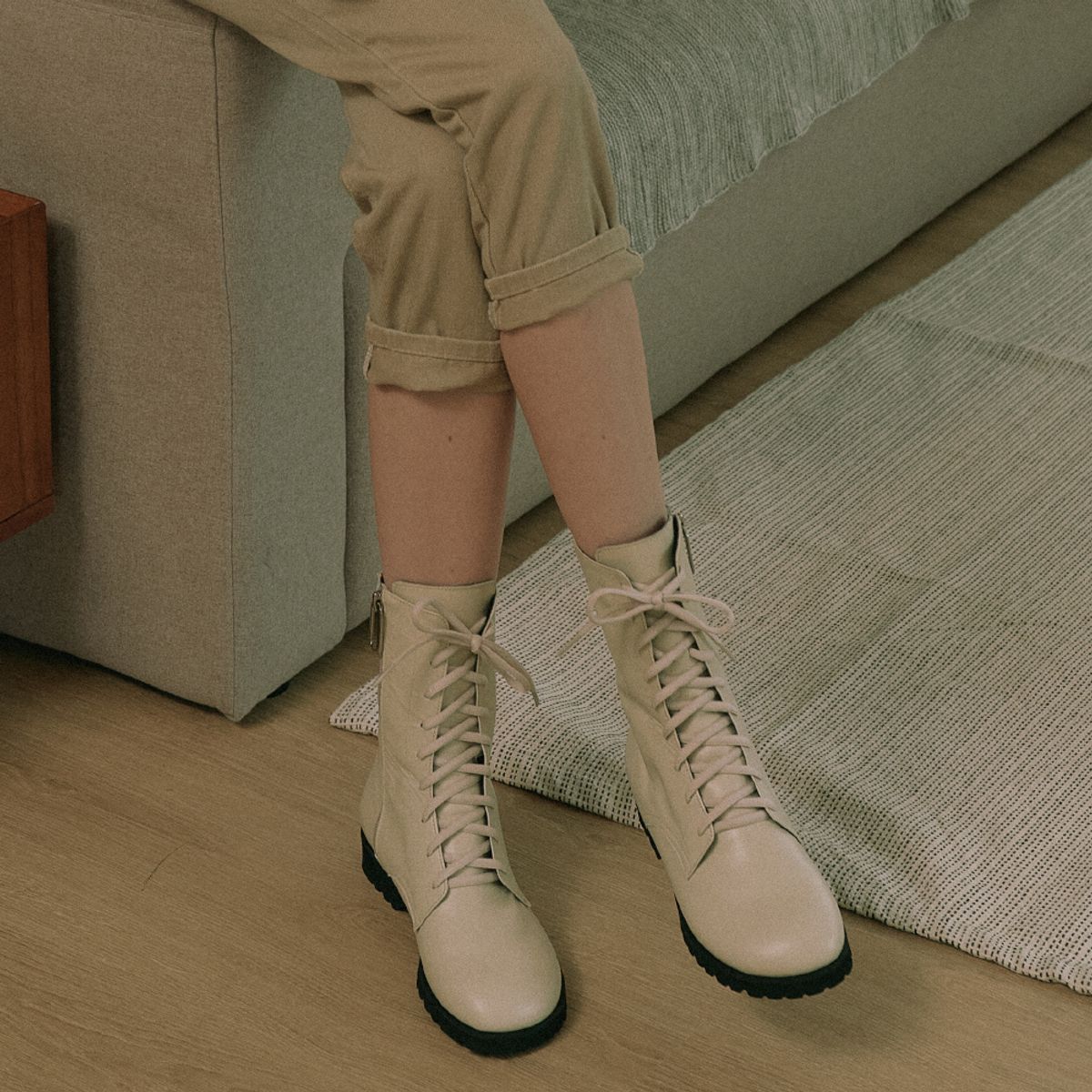 케리제이드(KERRIJADE) Flat Walker Boots_Ivory