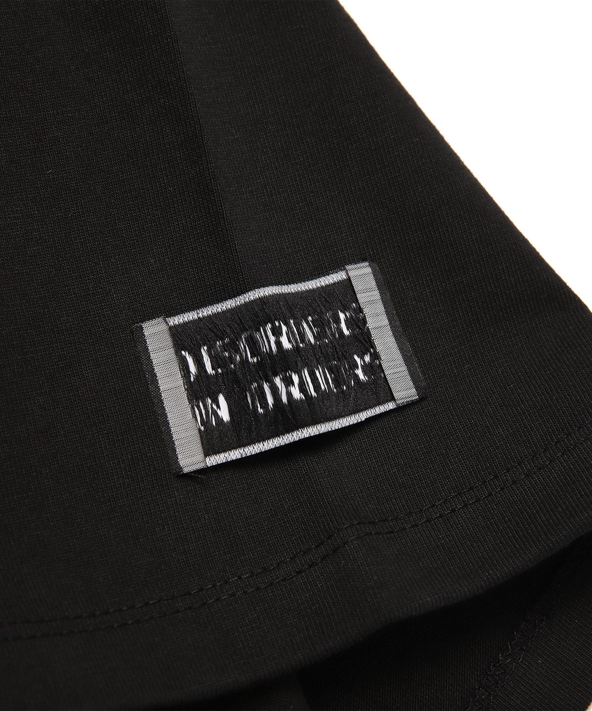 일레딧(ILLEDIT) PRICE TAG POINT T-SHIRT BLACK
