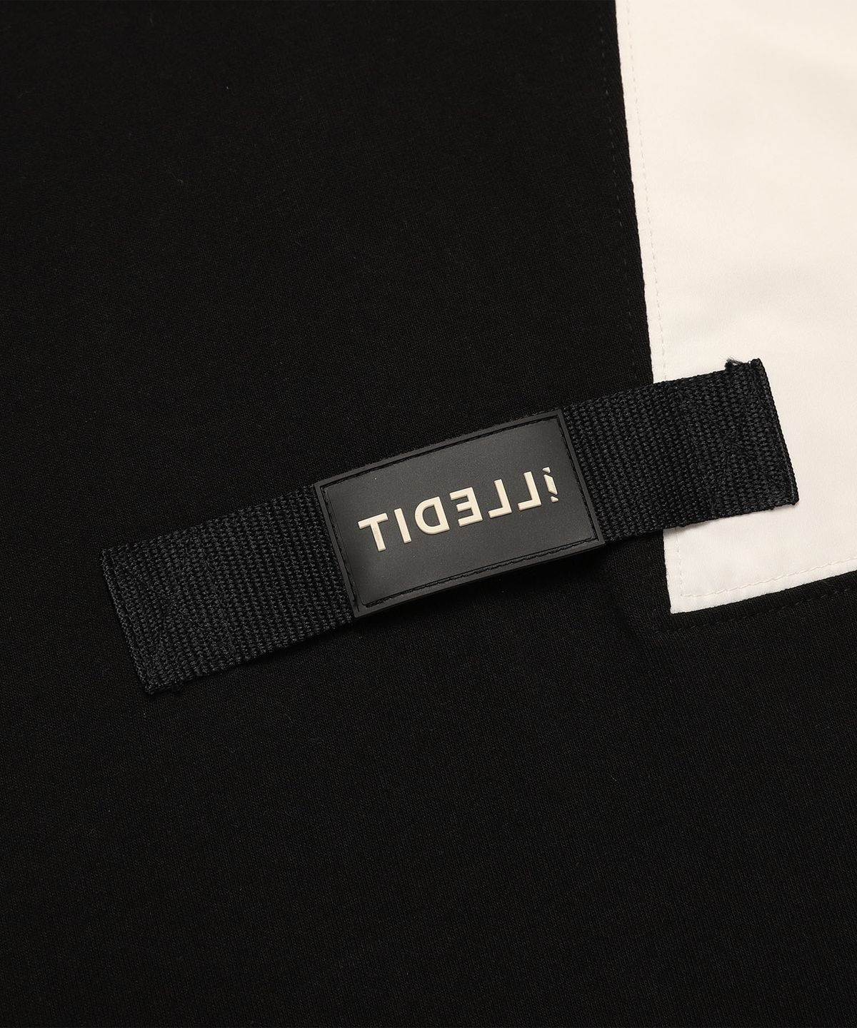 일레딧(ILLEDIT) DETAIL LONG SLEEVE T SHIRT