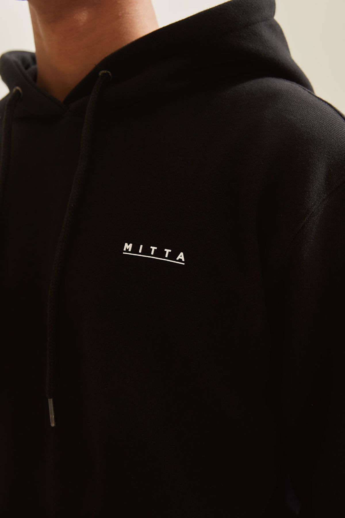 미타(MITTA) 헤비쭈리 로고 후드 스웨트셔츠 - 블랙