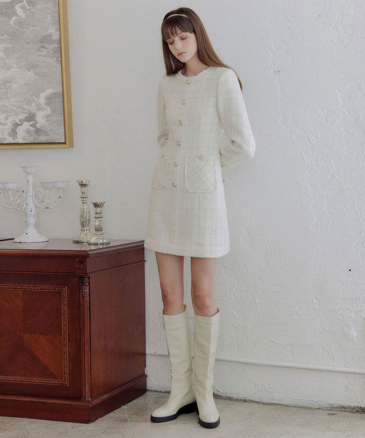 룩캐스트(LOOKAST) 아이보리 라운드 트위드 원피스 / IVORY ROUND TWEED DRESS