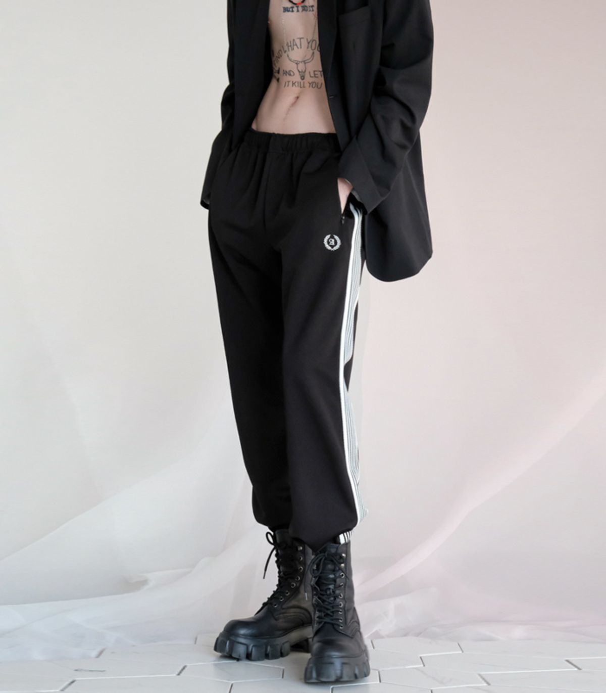 어반드레스(AVANDRESS) HERO TRACK WIDE PANTS KHAKI