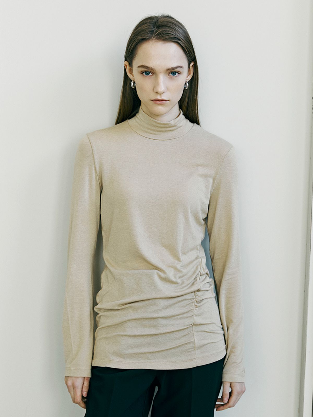 누브(NOUVE) Wool Side Shirring T-Shirt - Beige