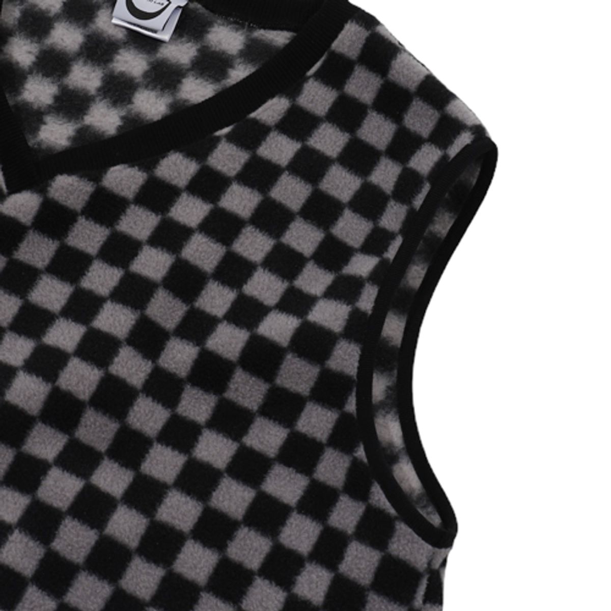 크루치(KRUCHI) CHECKERBOARD FLEECE VEST (BLACK)