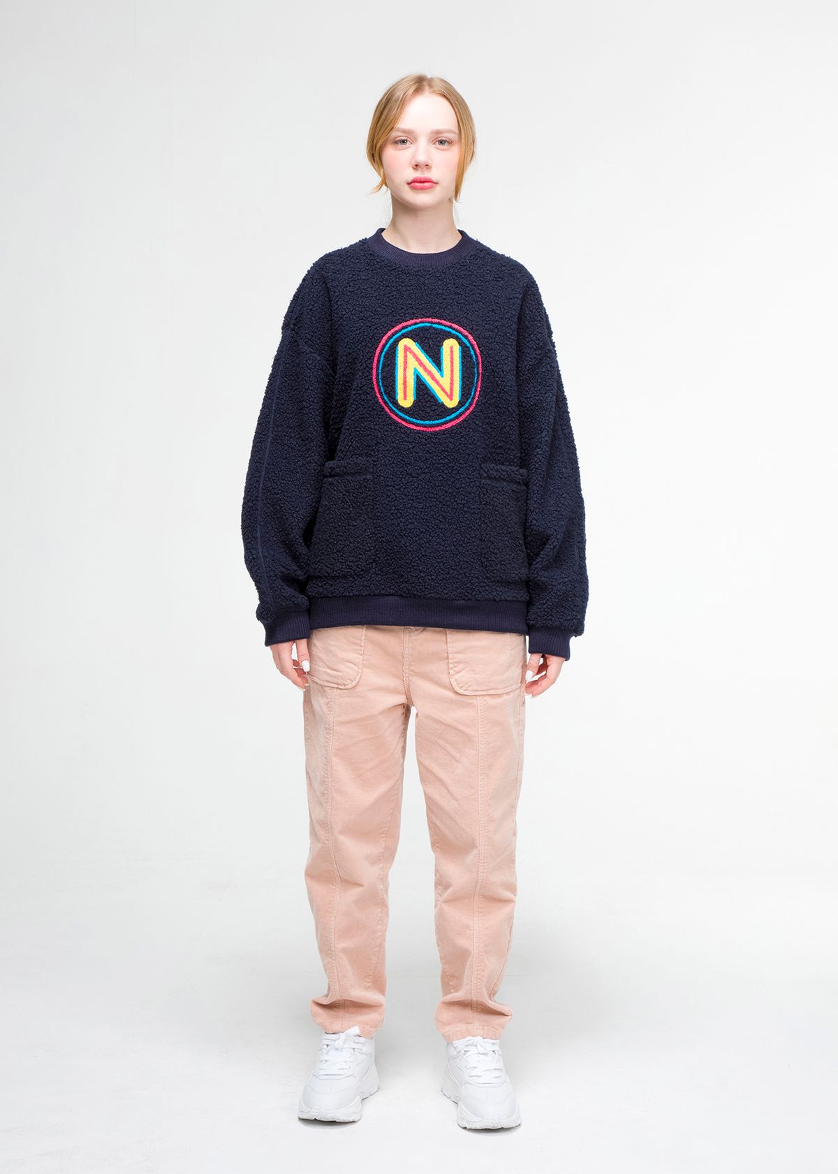 노웨어(NOWHERE) 네이비 심볼 자수 플리스 티셔츠