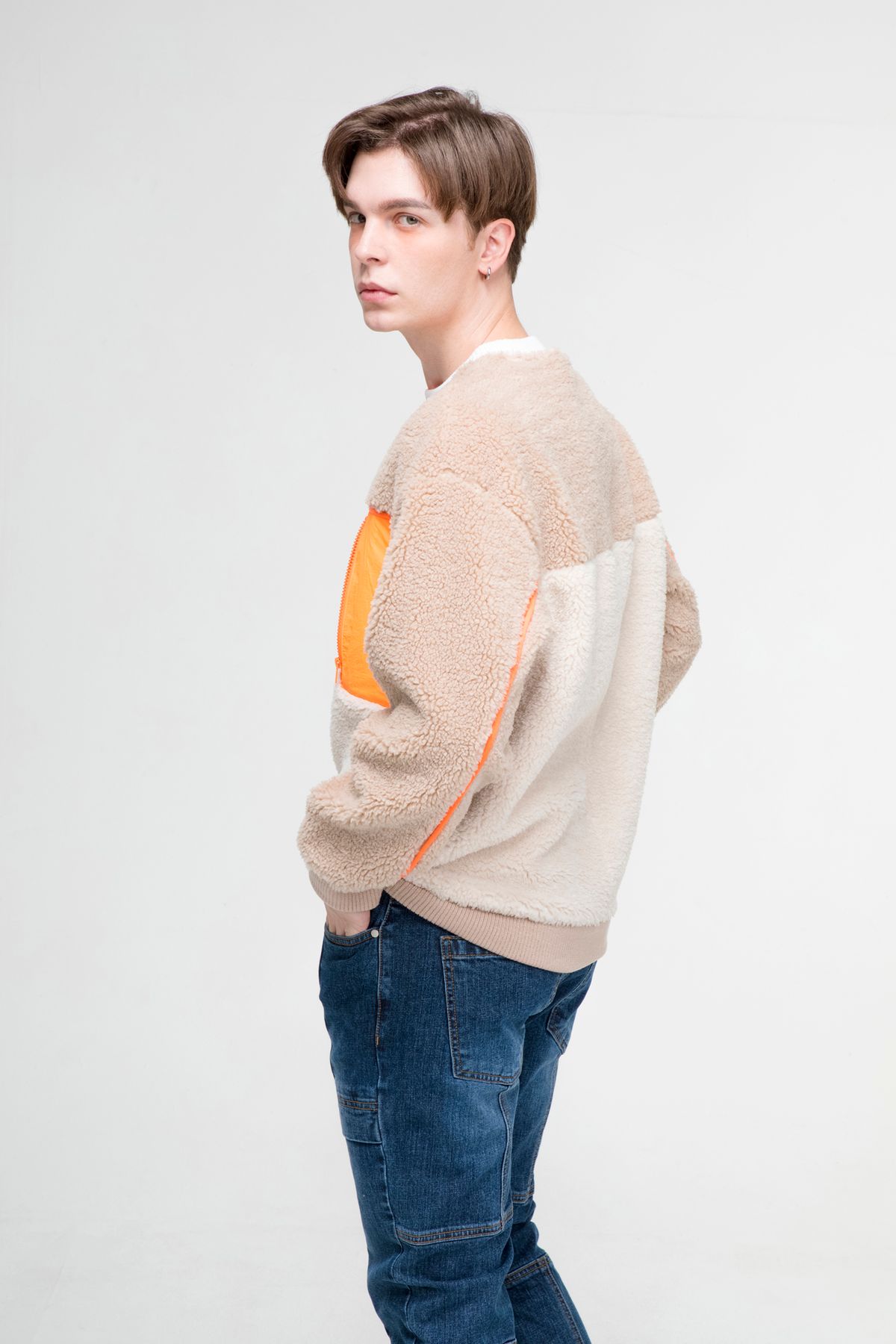 노웨어(NOWHERE) 베이지 컬러  배색 플리스 티셔츠