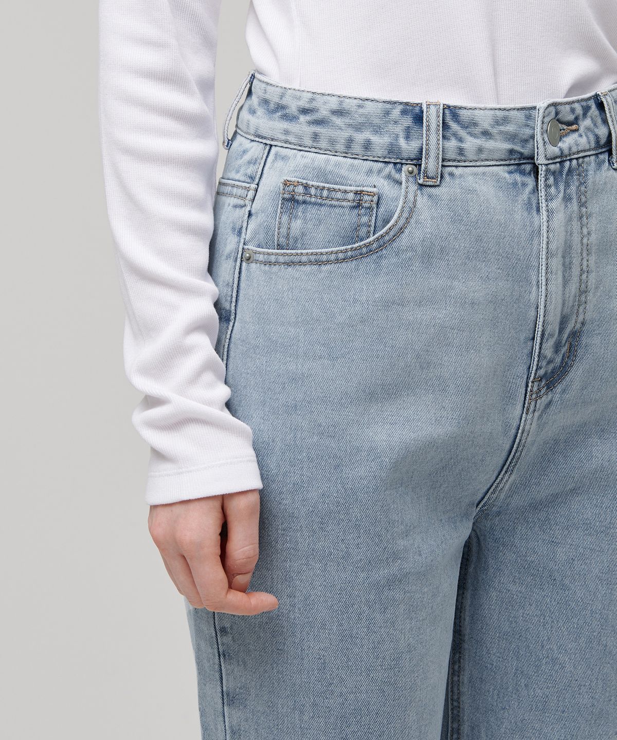 무신사 스탠다드 우먼(MUSINSA STANDARD WOMAN) 우먼즈 맘 핏 데님 팬츠 [스카이 블루]