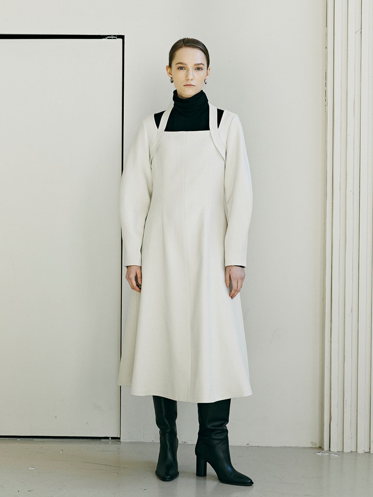 누브(NOUVE) Square Neck Herringbone Dress - Cream