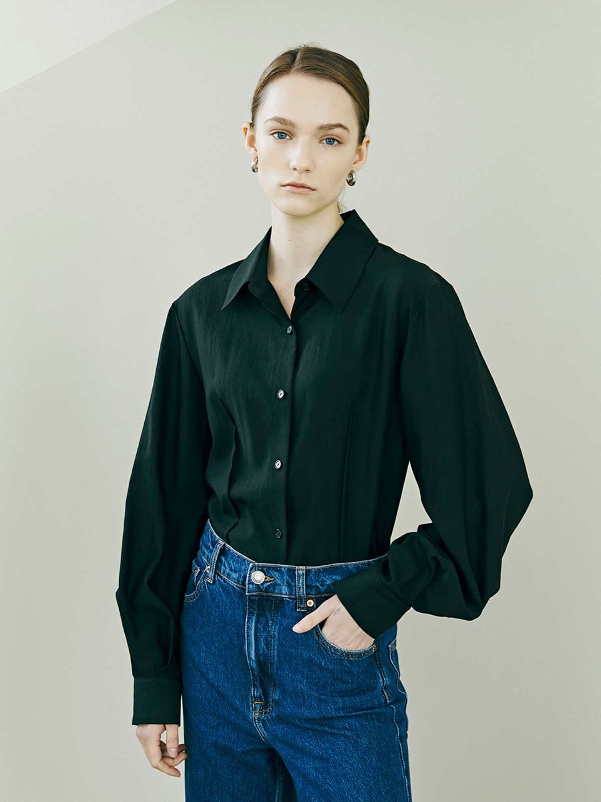 누브(NOUVE) Balloon Sleeve Silket Blouse - Black
